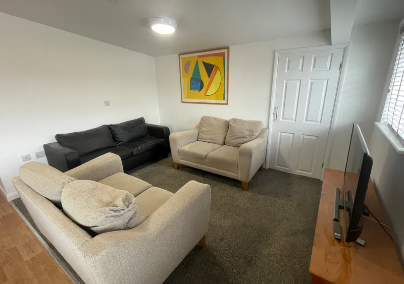 6 Bed House // Aug 2026 - Image 4